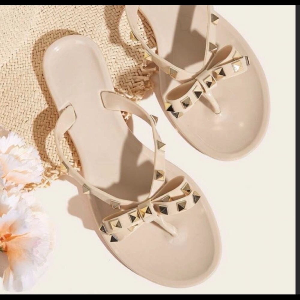 NWT Wild Diva Rock Stud Sandals Nude